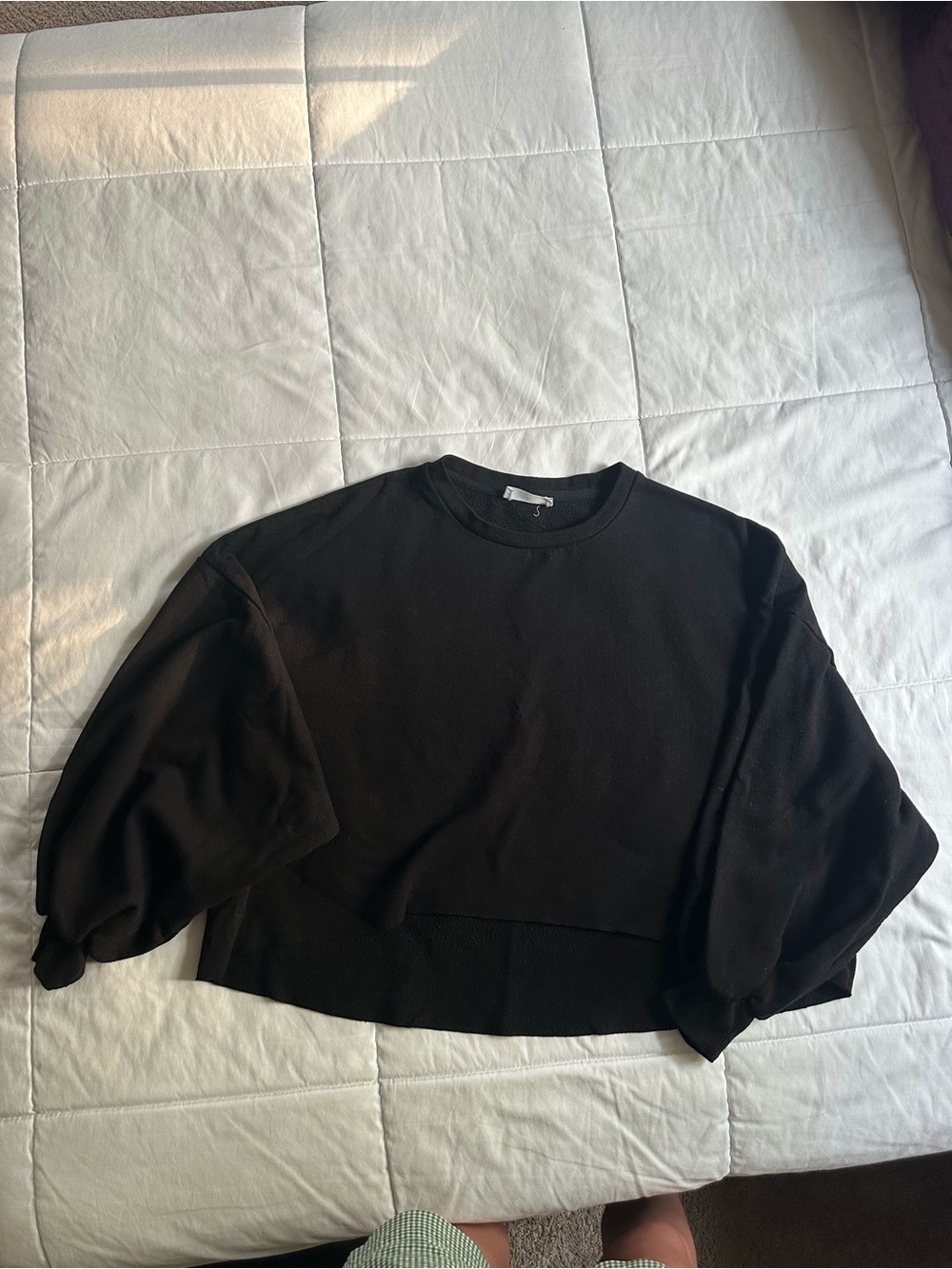 Zenana Outfitters Black Cropped Balloon-Sleeve Sweatshirt